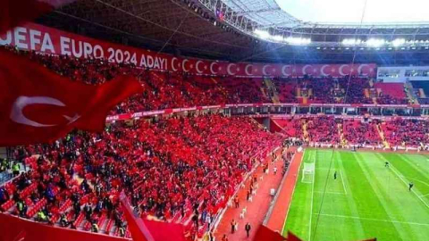 A Milliler 32 bin Türk Bayrağı'nın gölgesinde mücadele edecek