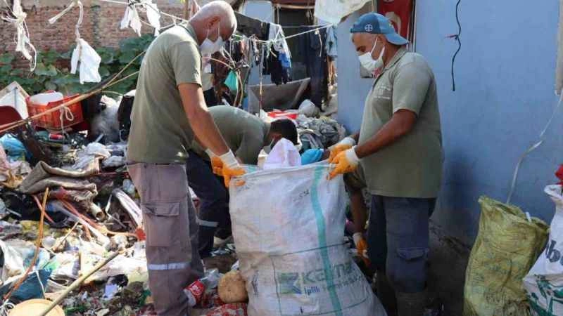 Ev değil sanki çöplük