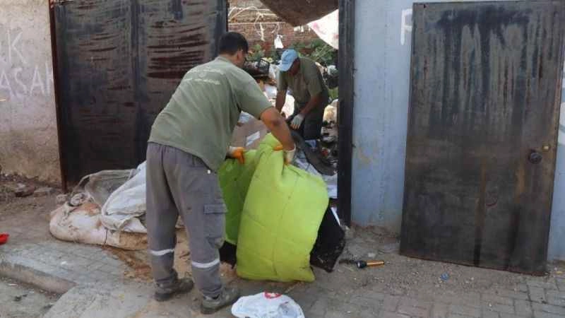 Ev değil sanki çöplük