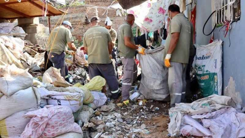 Ev değil sanki çöplük