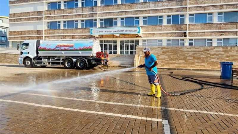 Alanya Belediyesi’nden okullara temizlik işlemi
