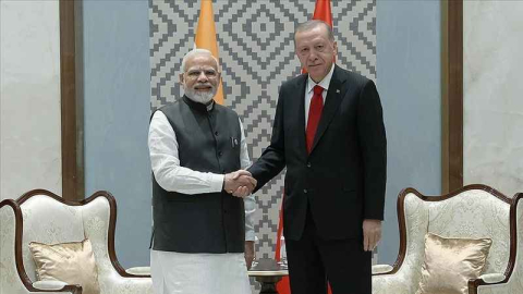 Cumhurbaşkanı Erdoğan'ı, Modi karşıladı