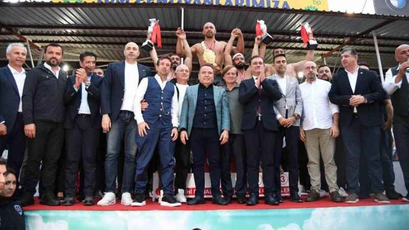 671. Tarihi Elmalı Yağlı Güreşini kazanan Ali Gürbüz