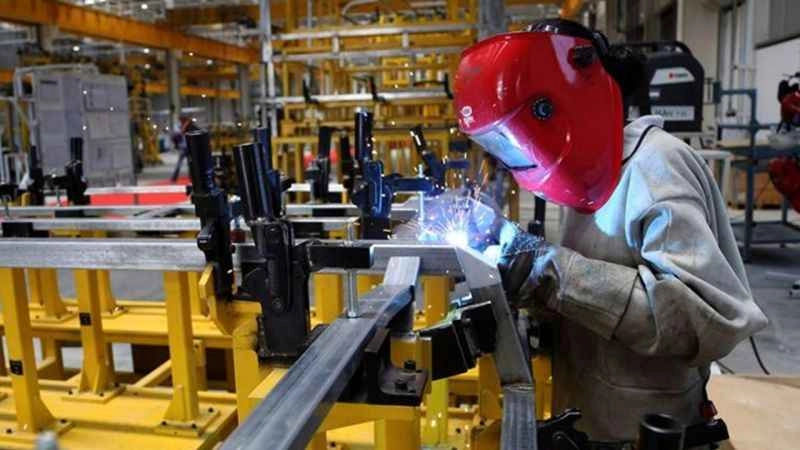 Sanayi üretimi yıllık yüzde 7,4 arttı