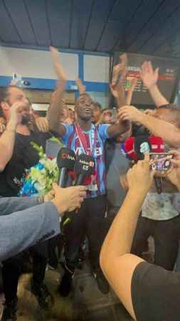 Nicolas Pepe’ye coşkulu karşılama