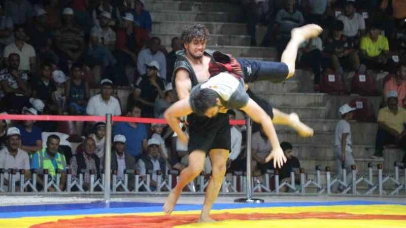 Hatay’da 7 ülkeden 53 sporcu, depremzedelere moral desteği