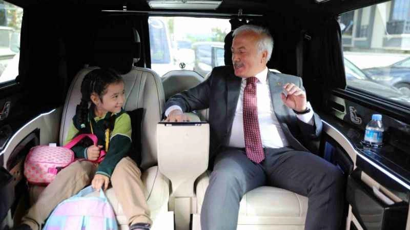 Şehitin kızını okula Vali götürdü