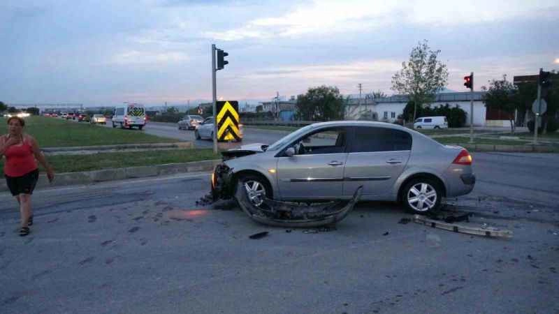 Antalya’da kırmızı ışık ihlali:3 yaralı