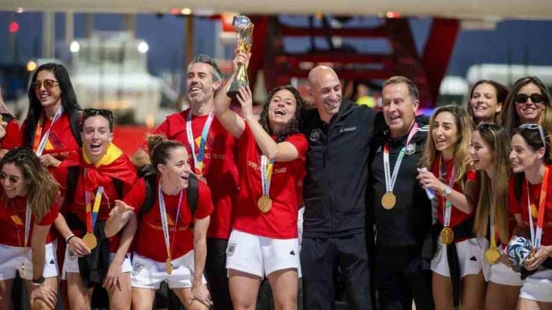 Luis Rubiales istifa etti