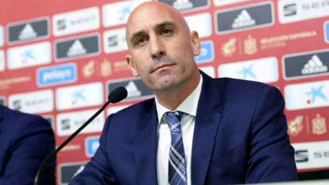 Luis Rubiales istifa etti