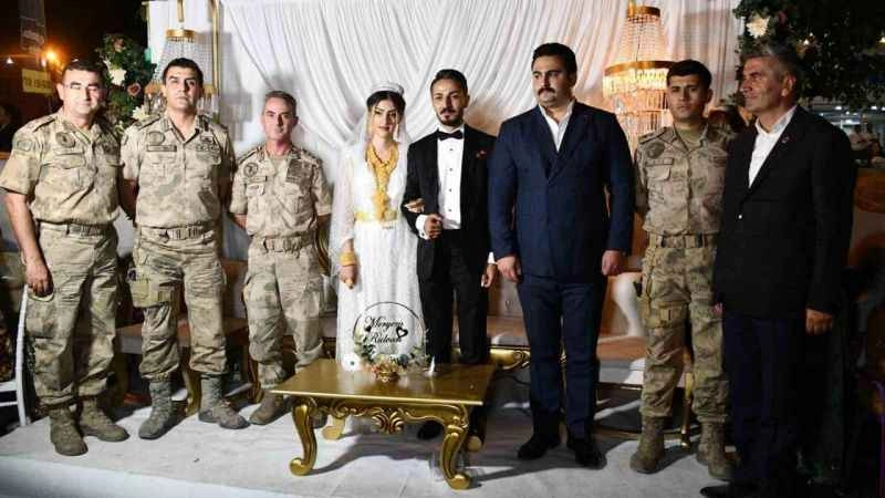 Aşiret düğününde milyonlar hava uçuştu