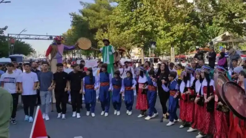 Batman’da renkli festival yürüyüşü
