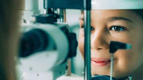 Gözünü kısarak bakıyorsa kontrol şart