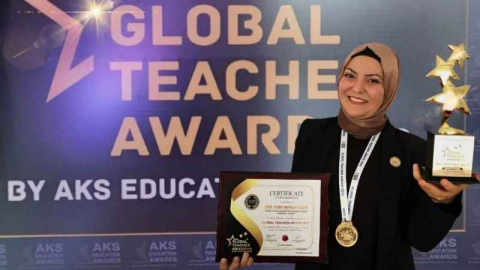 Dünyanın en iyi 50 öğretmeni arasına girdi