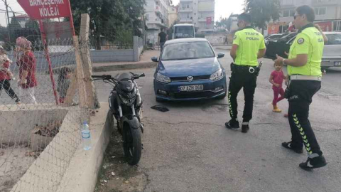 Sağından geçmeye kalktığı otomobile çarptı