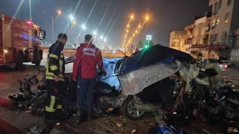 Otomobil kağıt gibi yırtıldı, sürücü öldü