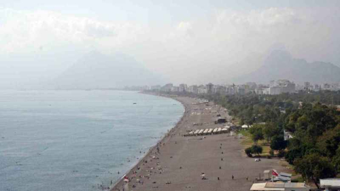 Antalya’da termometreler 30 dereceyi gösterdi