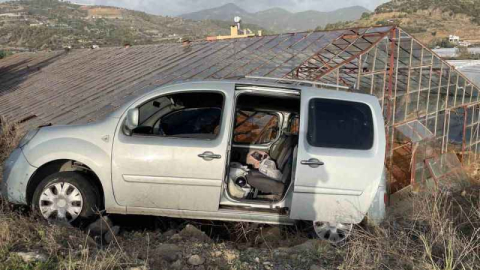 Yoldan çıkan hafif ticari araç kazasında 2 yaralı