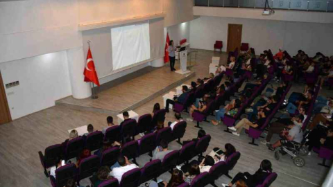 Dünya sürekli sallanıyor