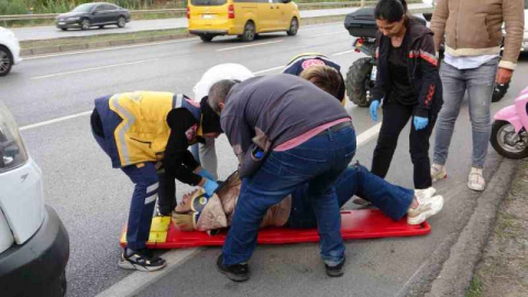 Aracın aynasına çarptı, 20 metre sürüklendi