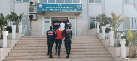 Aranması olan 267 firari yakalandı