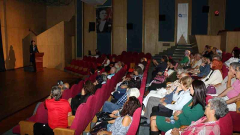 Aktif Yaşlılar’dan tiyatro gösterisi