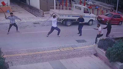 Alacak- verecek kavgasında 1'i ağır 3 yaralı