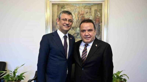 Başkan Böcek'ten, Özgür Özel’e ziyaret