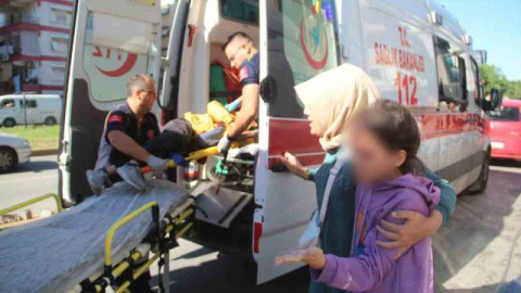 Otomobil alt geçit girişindeki levhaya çarptı