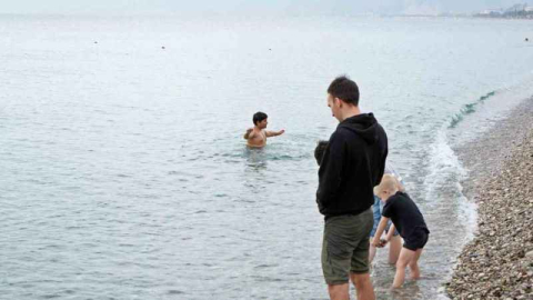 Meteorolojik uyarı deniz keyfini bozmadı