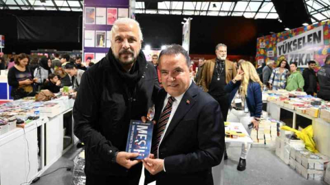 Yazarlar, okurlarıyla buluşuyor