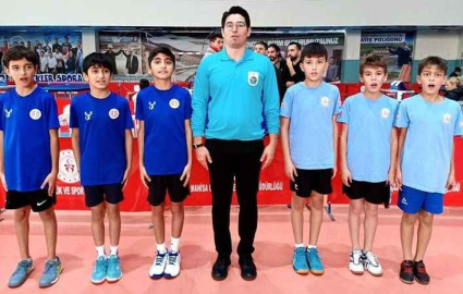Antalyasporlu sporculardan raket yarışı