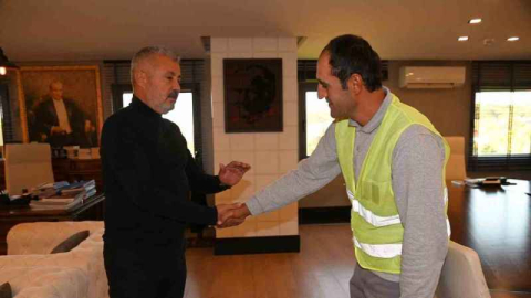 İsmail Çetin'e Sözen'den ödül