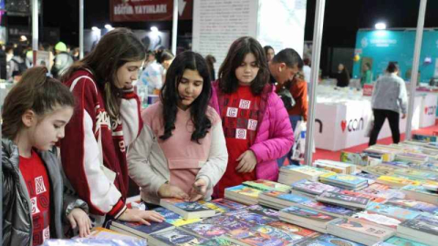 Öğrencilerden Kitap Fuarı’na yoğun ilgi