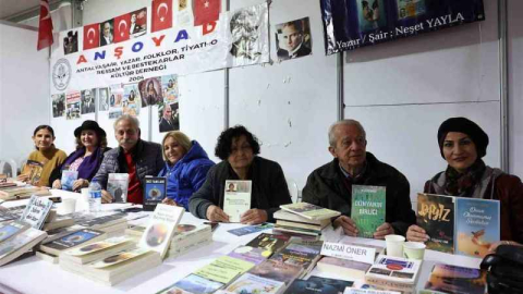 Yerel yazarlar kitaplarını tanıtıyor