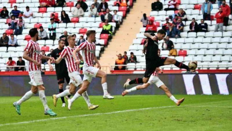 Antalya, Fatih Karagümrük'ü 2-1'le geçti