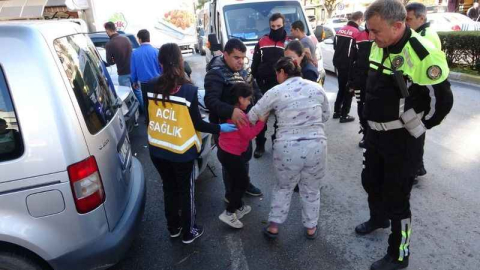 Kamyonun arka kapağı motosiklete çarptı
