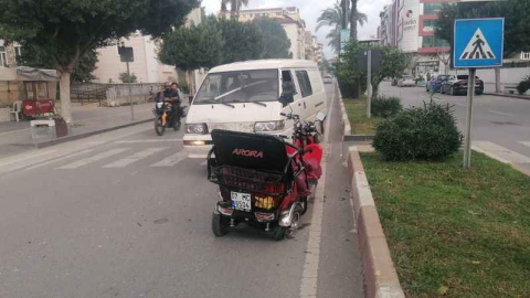 Motorlu bisikletle U dönüşü kaza yaptırdı
