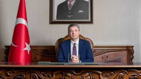 Vali Şahin'den gazetecilere kutlama