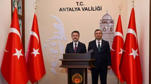 Bakan Yumaklı Antalya Valiliği'ni ziyaret etti