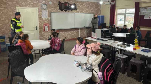 Jandarmadan öğrencilere trafik semineri