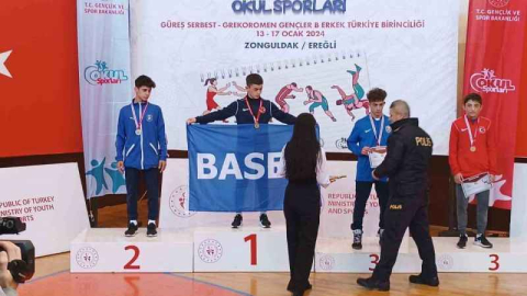 Kepezli güreşçiye bronz madalya