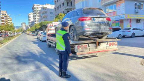 Alanya’da 3 araç trafikten men edildi