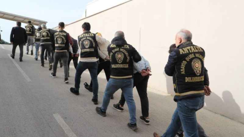 Sahte savcı ve polis operasyonunda 6 tutuklama