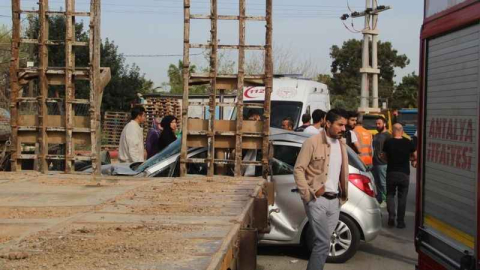 Römorka çarpan otomobil sürücüsü ağır yaralandı