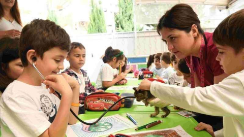 Konyaaltı’nda minikler sokak hayvanlarını unutmadı