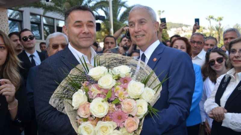 Alanya Belediye Başkanı Osman Özçelik görevi devraldı
