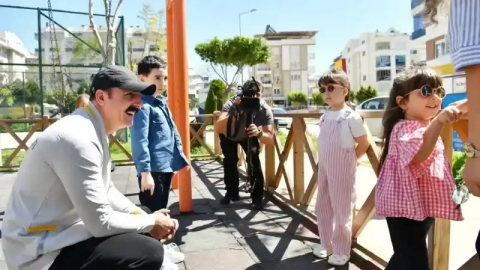 Başkan Kotan parkı temizleyen çocuklarla buluştu