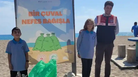 Haydi ekipleri ile öğrenciler kıyı temizliği yaptı.