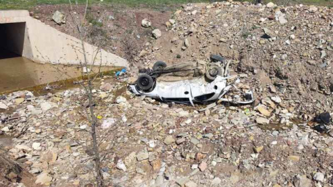 Kontrolden çıkan otomobil dereye uçtu; 1 ölü